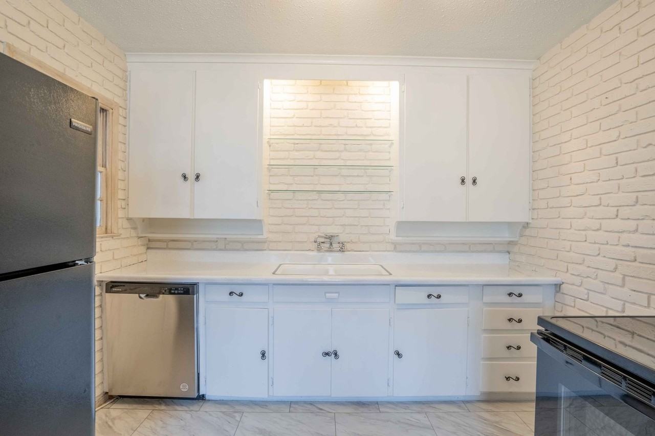 3811 E 22nd Pl - Photo 6 of 13