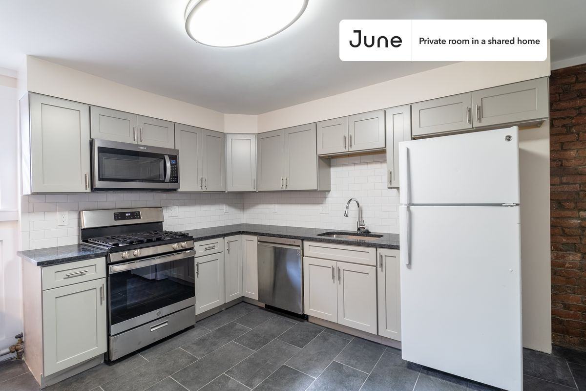 11A Islington St #C - Photo 6 of 17