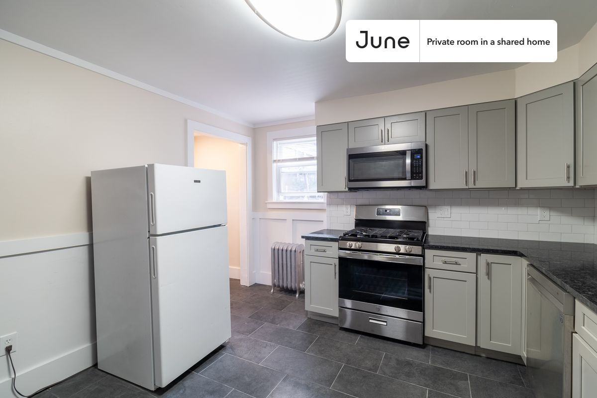 11A Islington St #C - Photo 7 of 17