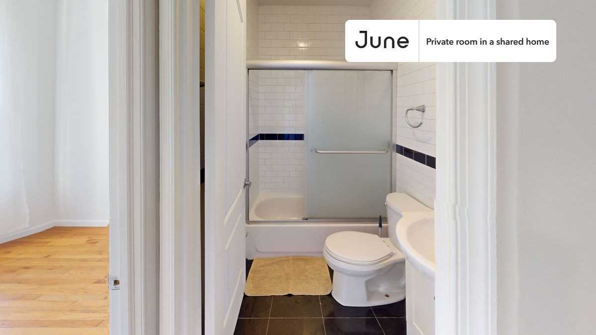 133 Avenue D #B - Photo 6 of 8