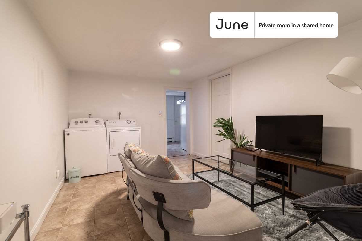 240 Silver St #B - Photo 7 of 11