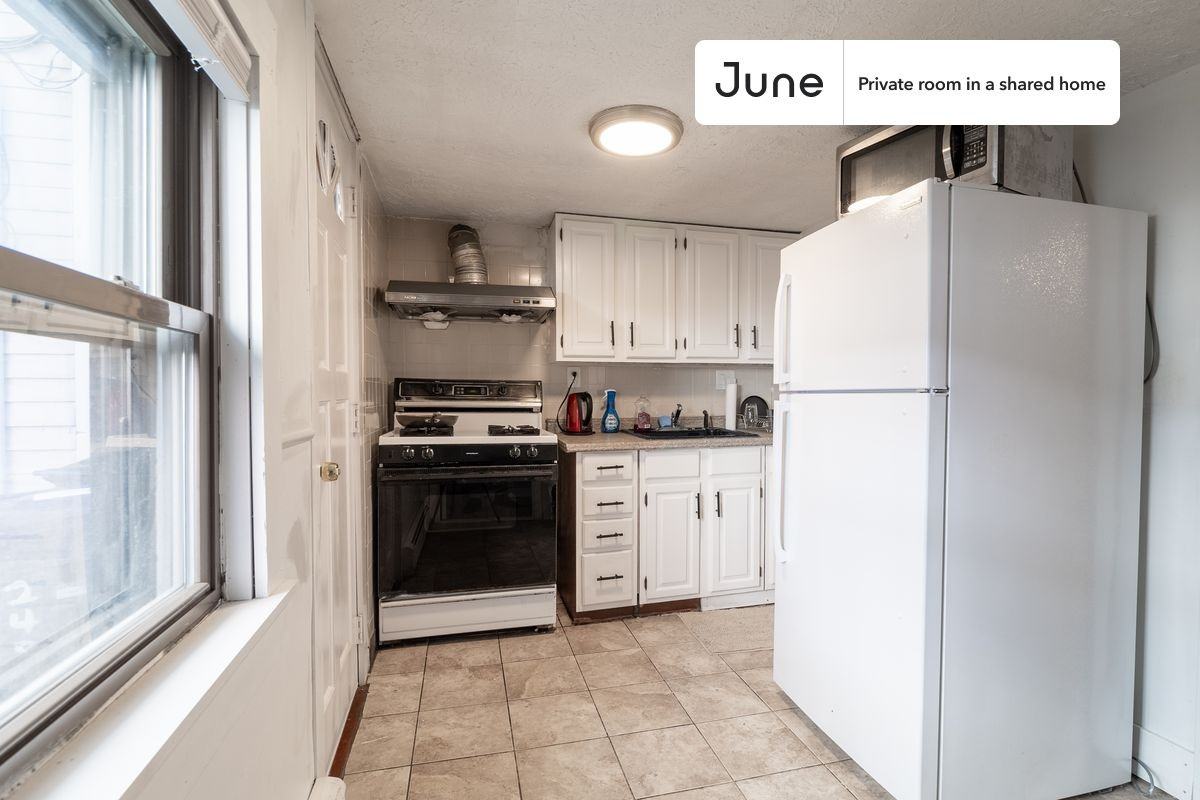 240 Silver St #E - Photo 5 of 8