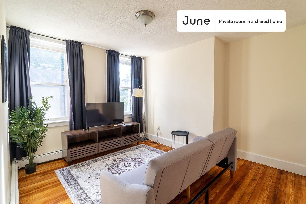 31 Gay Head St #C - Photo 7 of 15