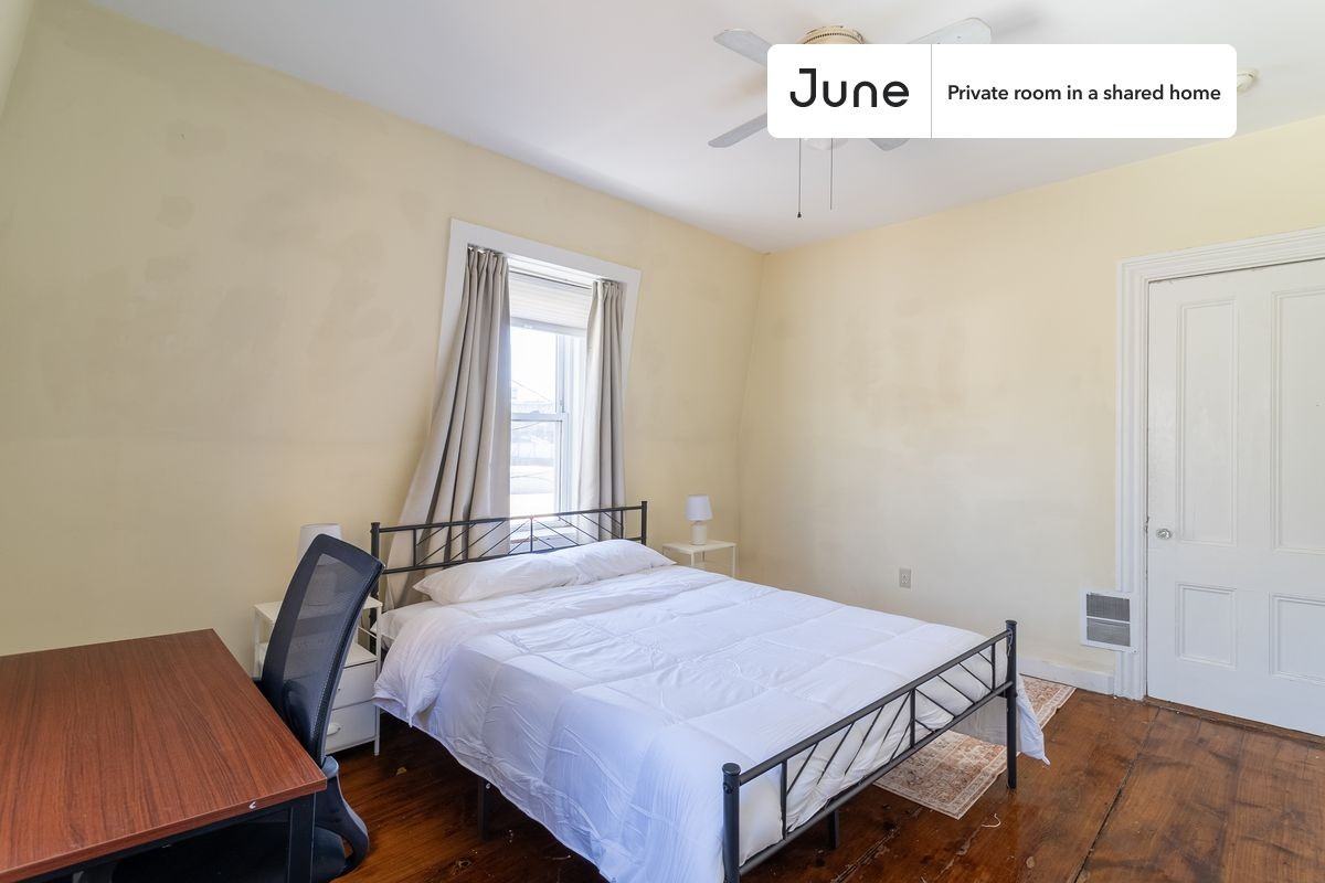 292 Lincoln St #C - Photo 2 of 12