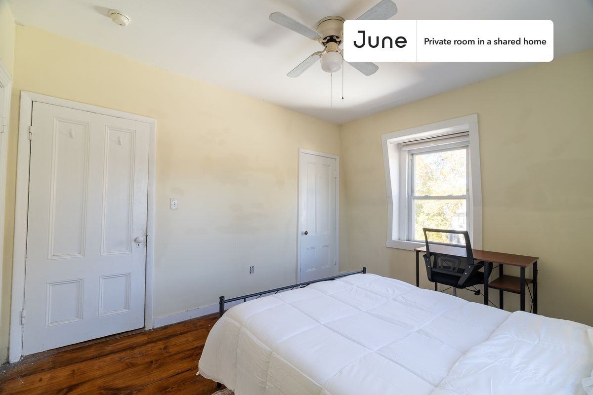 292 Lincoln St #C - Photo 4 of 12
