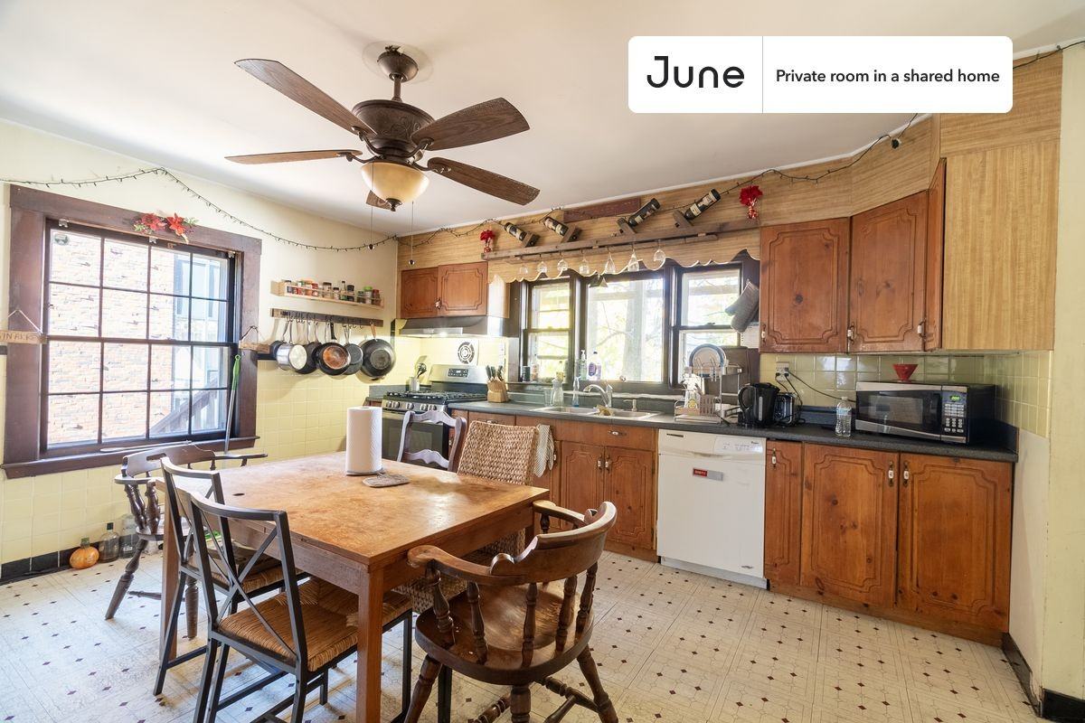 292 Lincoln St #B - Photo 5 of 11