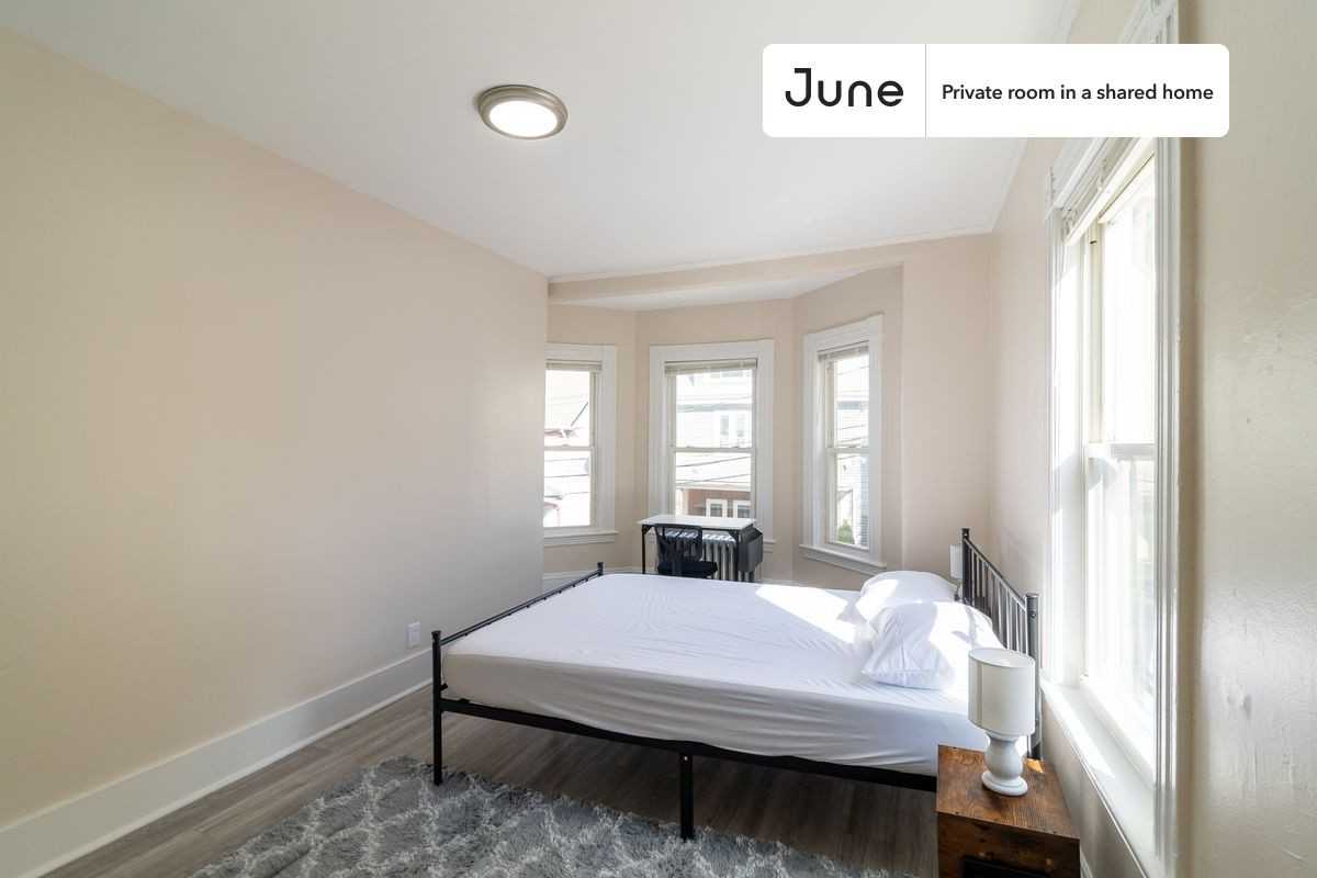 11A Islington St #C - Photo 2 of 17