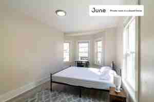 featured image of 11a Islington Street #C