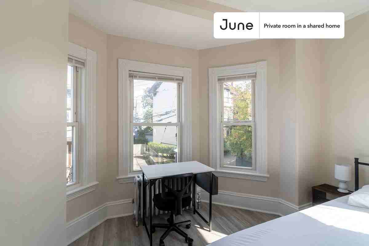 11A Islington St #C - Photo 4 of 17