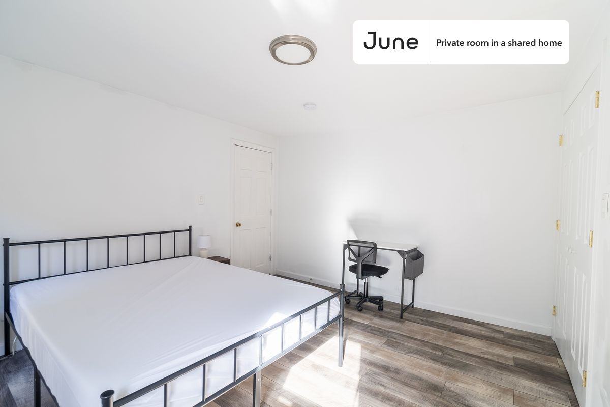 240 Silver St #B - Photo 2 of 11