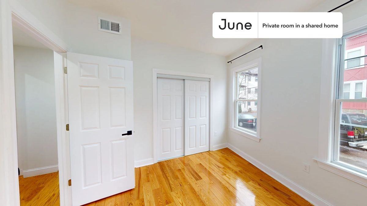 41 Dorr St #B - Photo 4 of 16