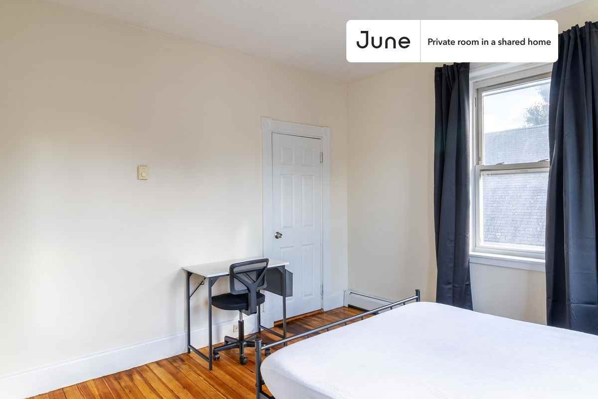 31 Gay Head St #B - Photo 4 of 13