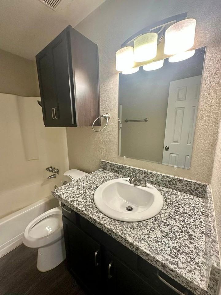 Residences at Lakeshore - Photo 5 of 28