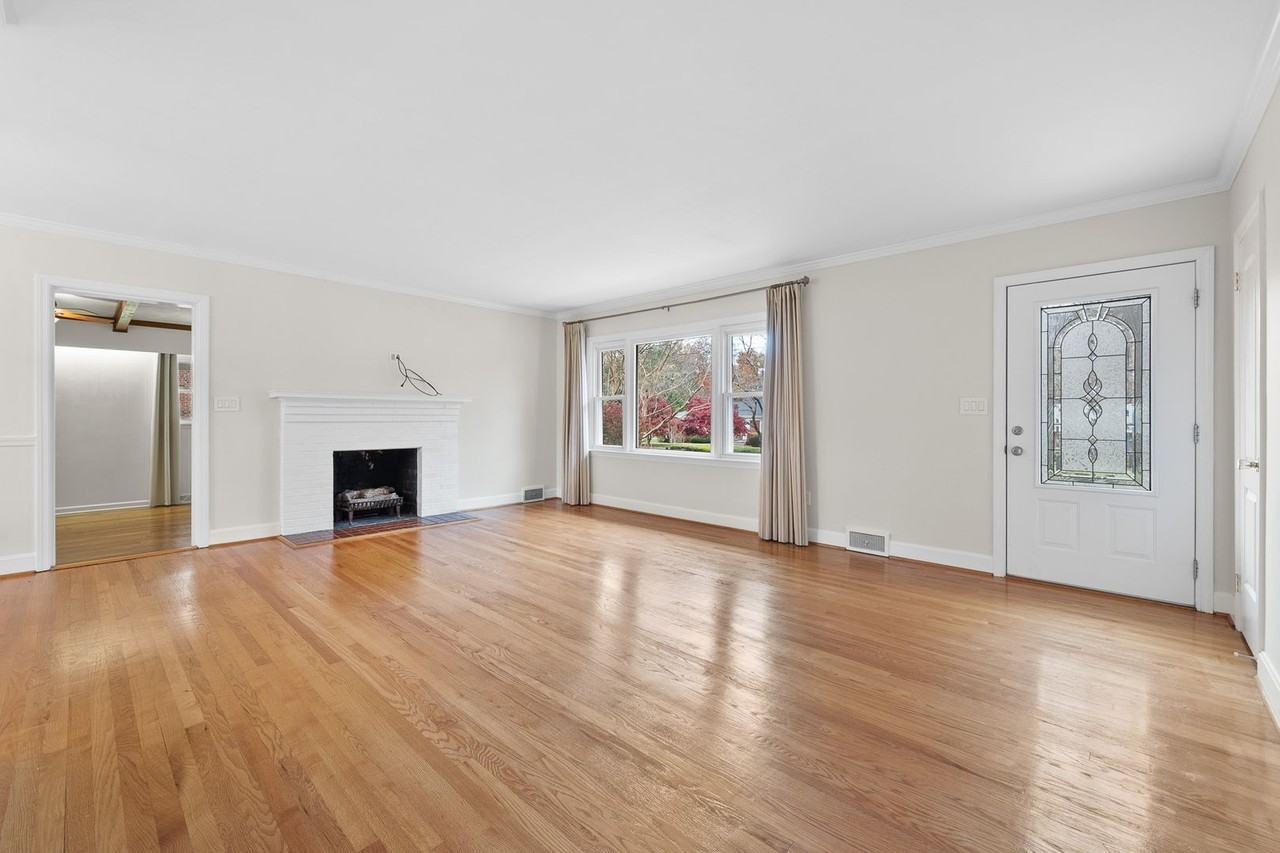 1422 Brookville Ln - Photo 5 of 50