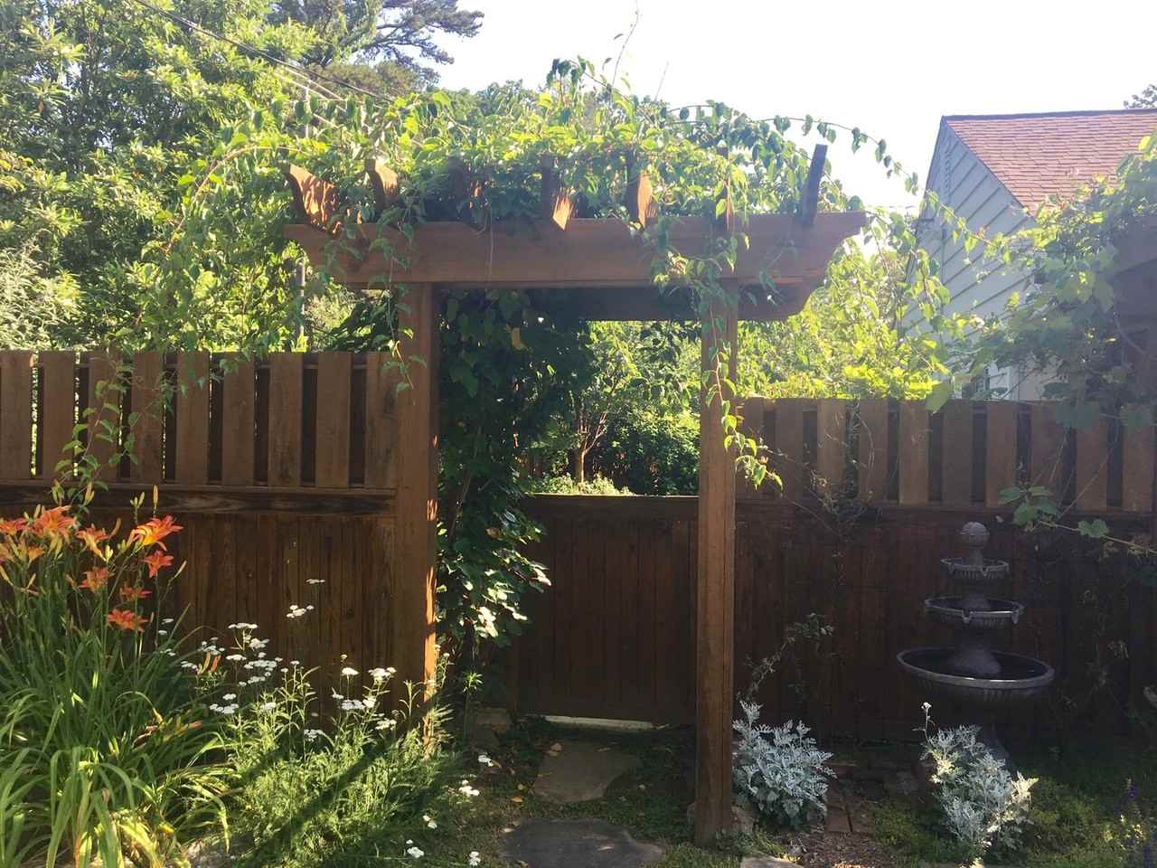 233 Kenilworth Rd - Photo 5 of 28