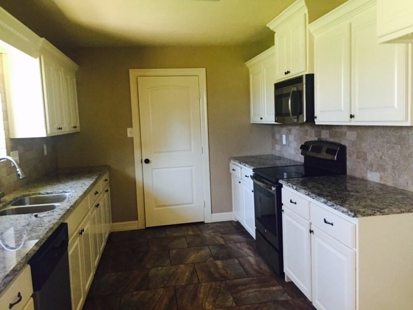 215 Syble Ln - Photo 2 of 14
