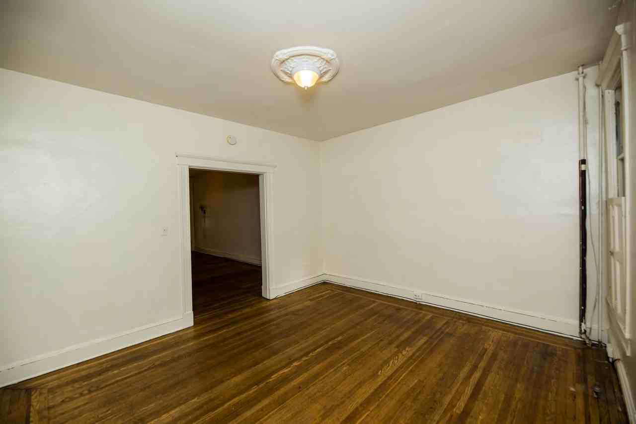 3045 Guilford Ave - Photo 6 of 27