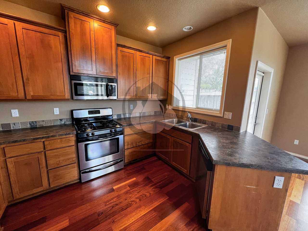 208/210 SE 7th St - Photo 3 of 23