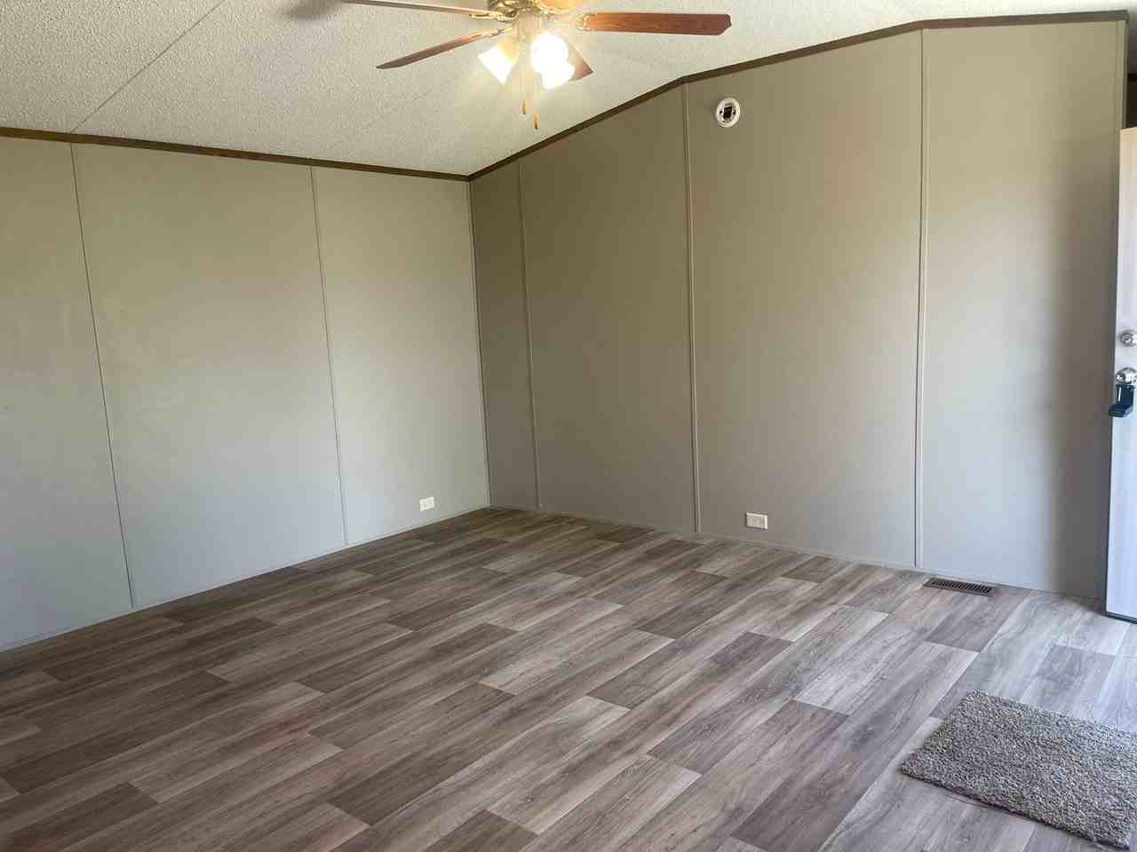 2520 S Hillert Dr - Photo 2 of 14