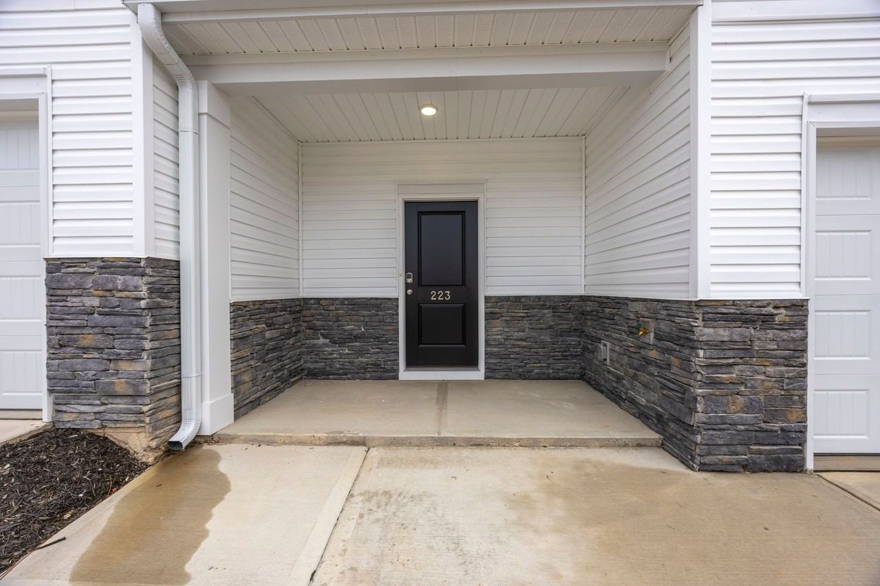 223 Sunny Hill Dr - Photo 2 of 31