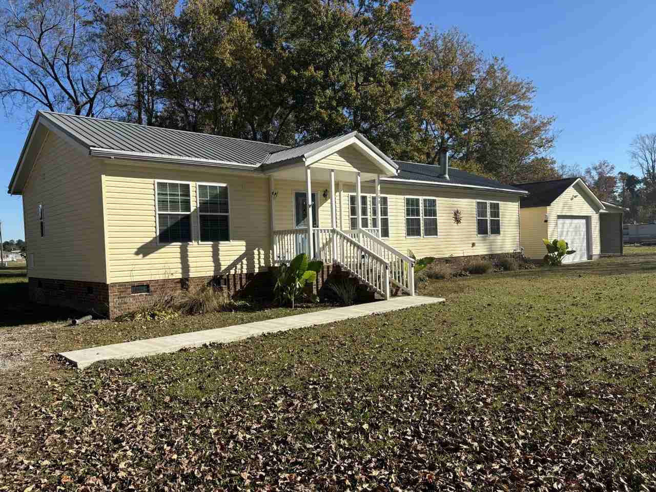 208 Old Ironsides Rd - Photo 2 of 20