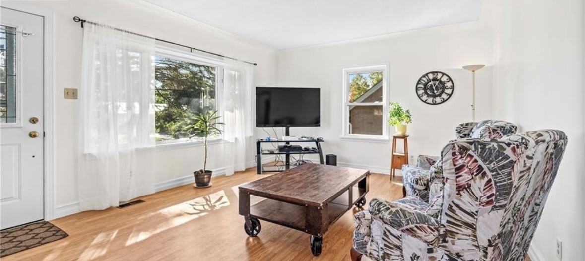 13 Sunset Cres #1 - Photo 2 of 16