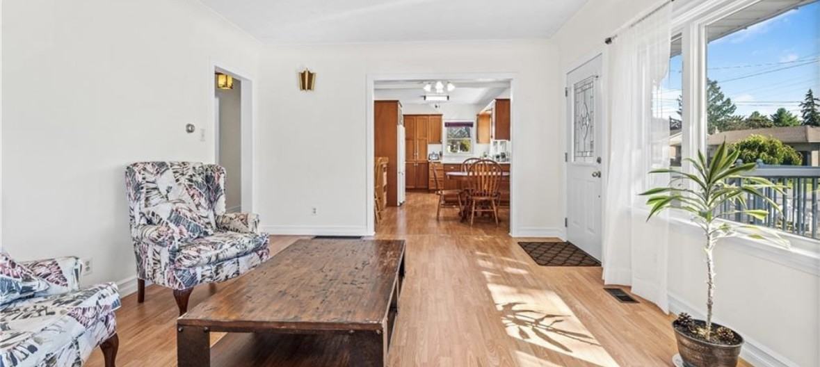 13 Sunset Cres #1 - Photo 3 of 16