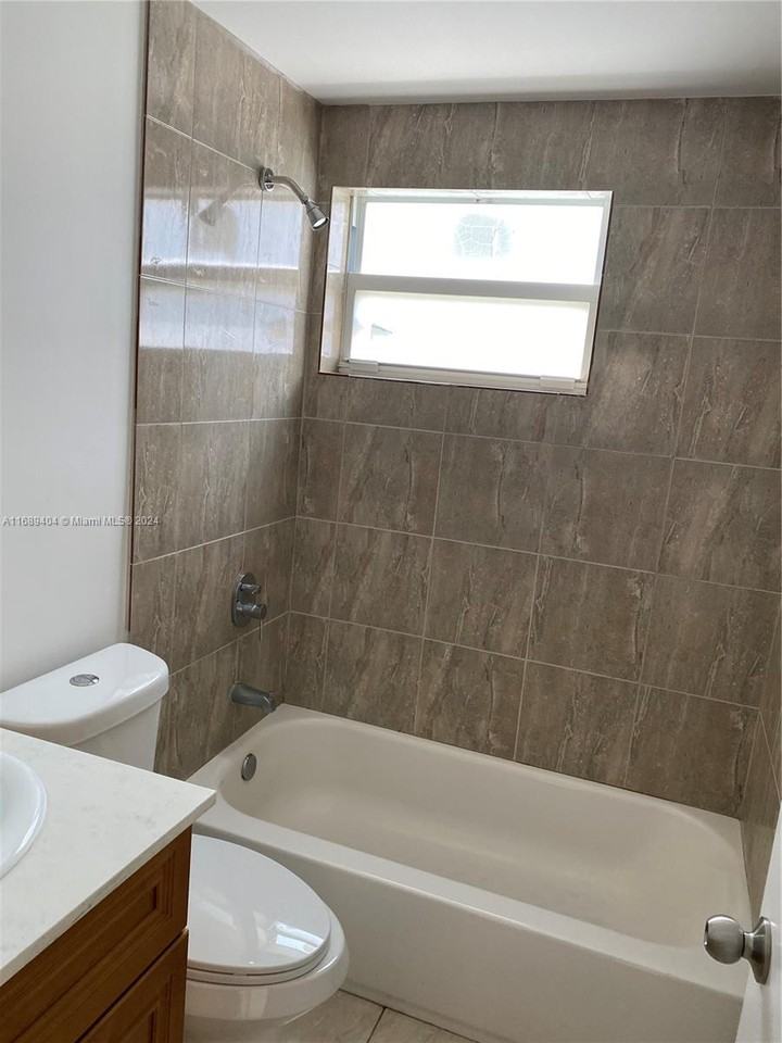 1130 Nw 62nd St #10 - Photo 3 of 8