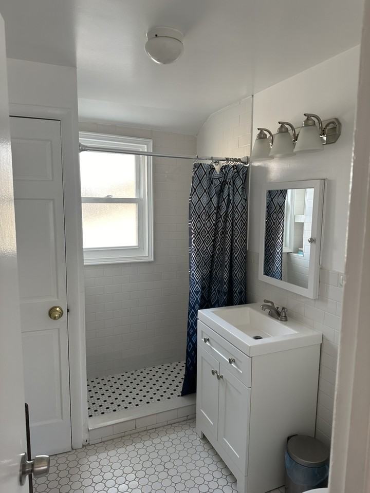 3178 Waterbury Ave 2 - Photo 2 of 13