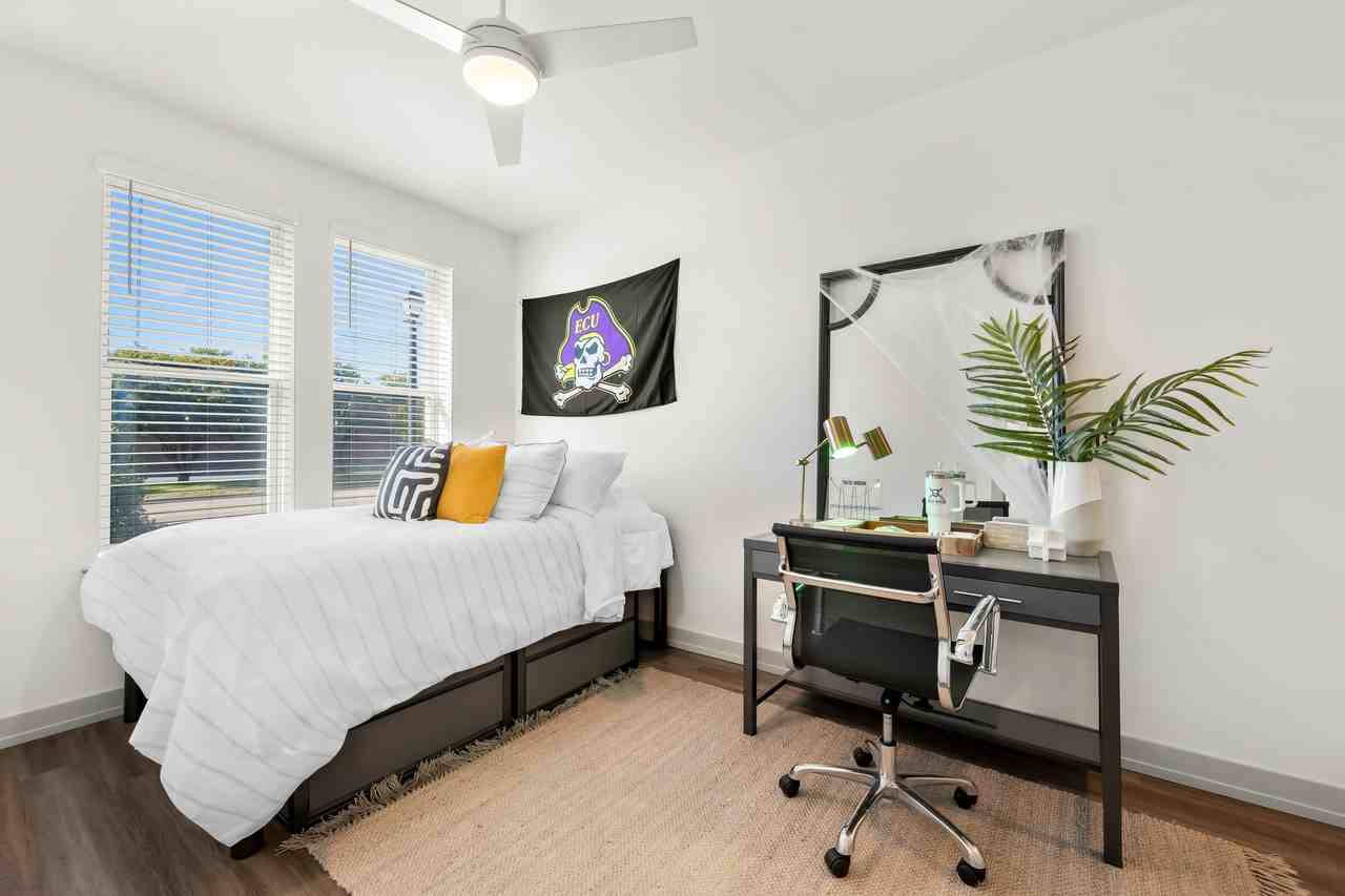 The Jolly Roger Student Apartments - Photo 2 of 43