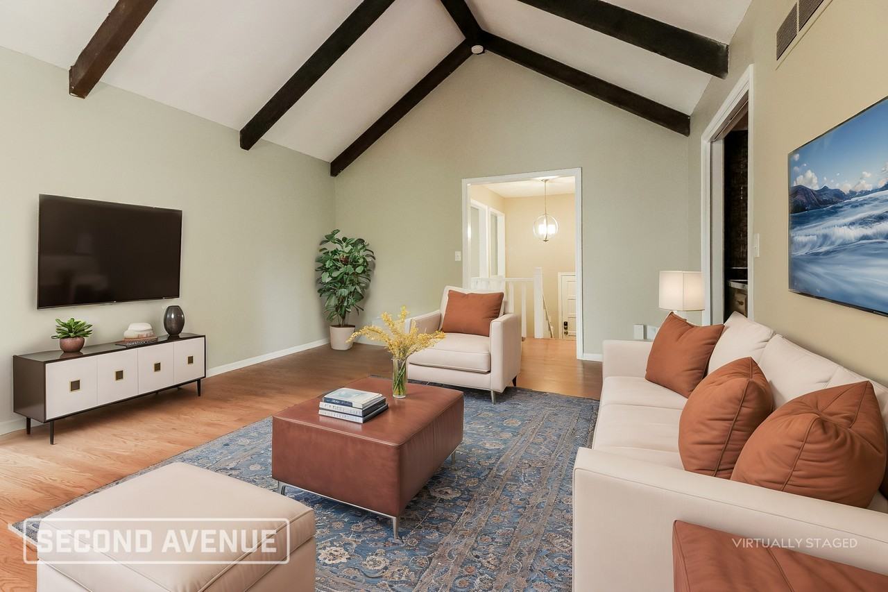 111 N Park Dr - Photo 2 of 26