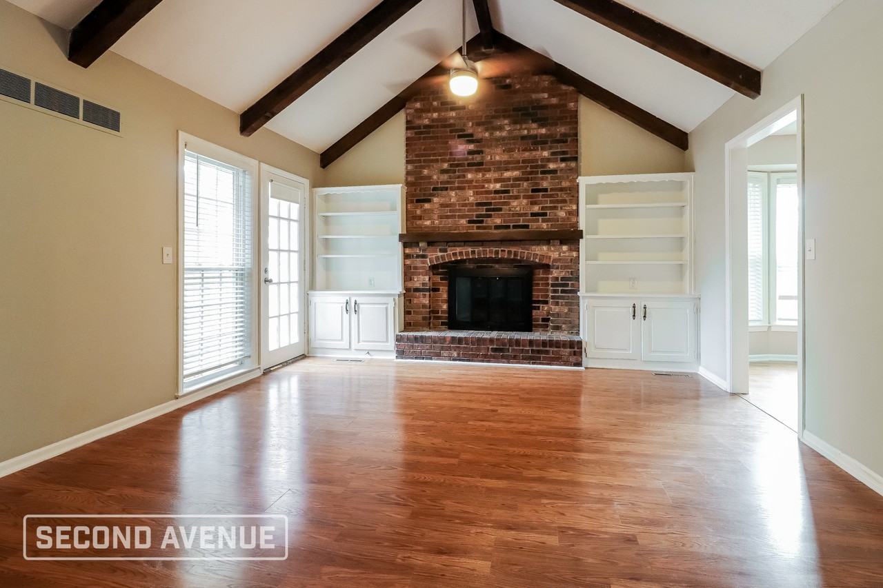111 N Park Dr - Photo 5 of 26