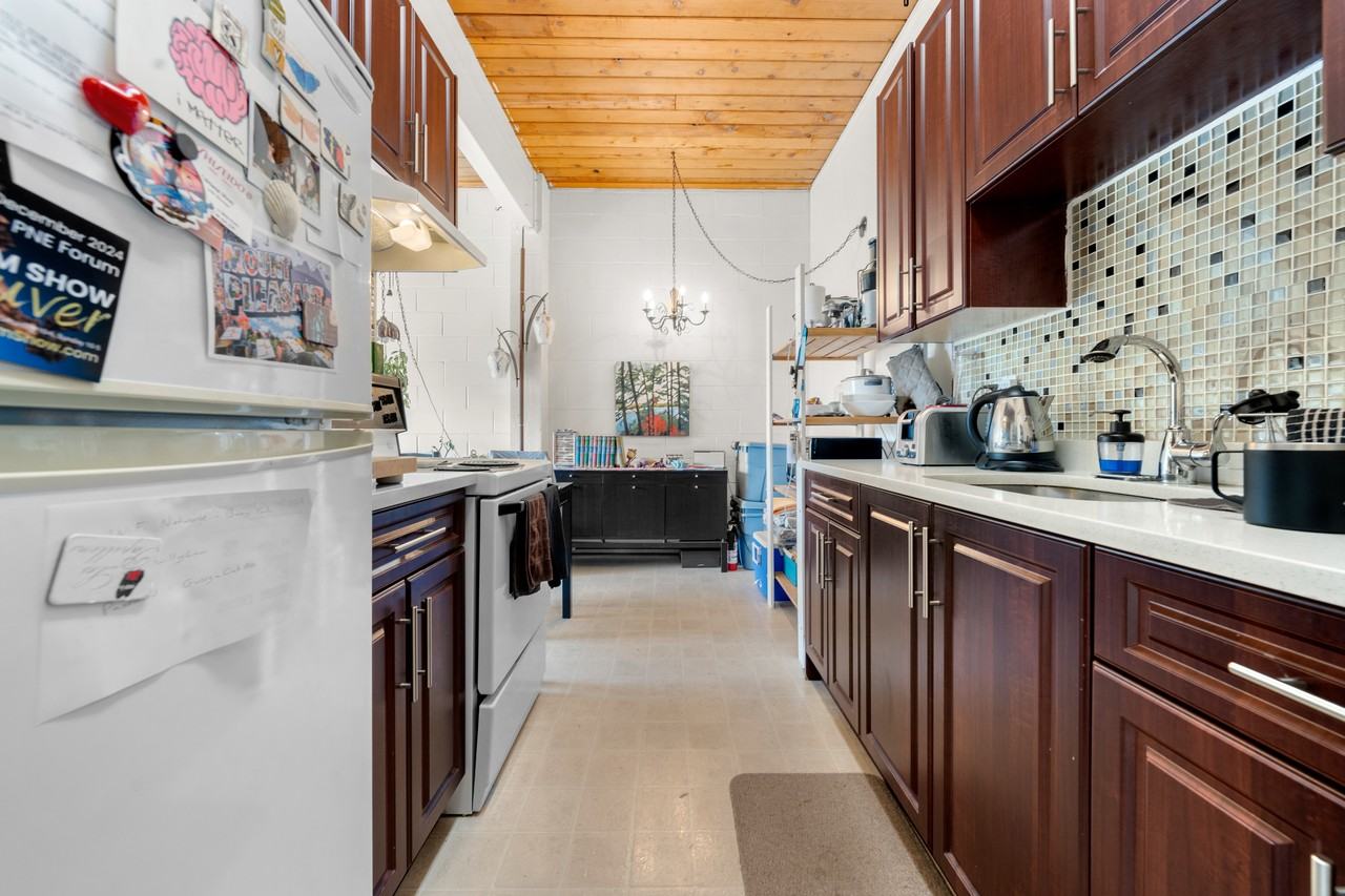 3515 Kingsway - Photo 3 of 6