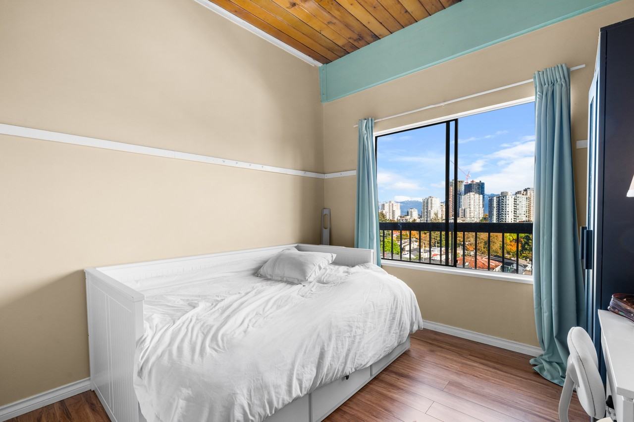 3515 Kingsway - Photo 4 of 6