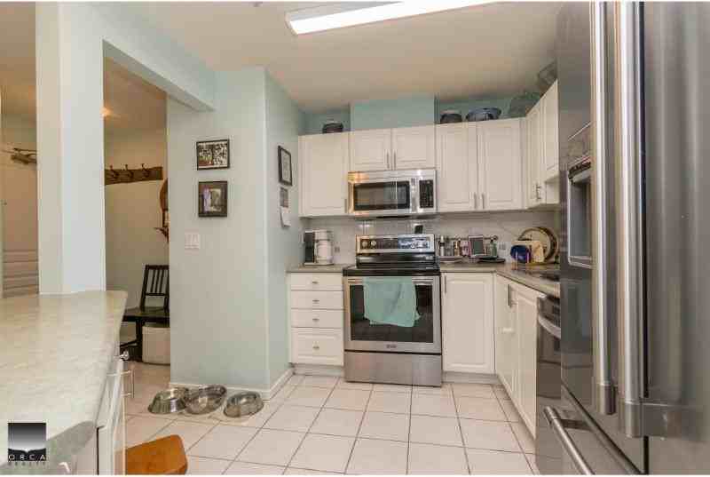 210 Eleventh St - Photo 3 of 42