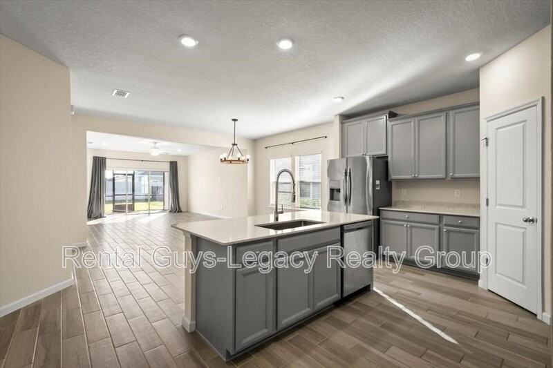 400 Bloomfield Way - Photo 4 of 32