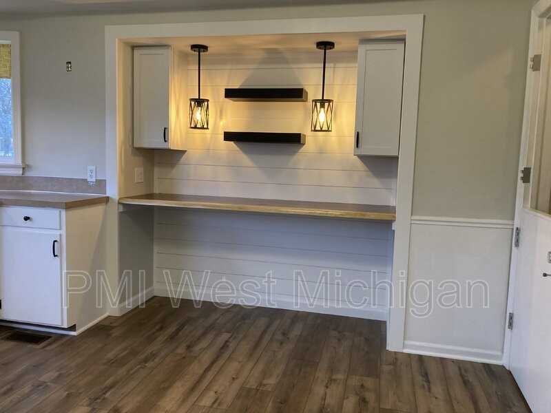 6827 Byron Center Ave Sw - Photo 3 of 19