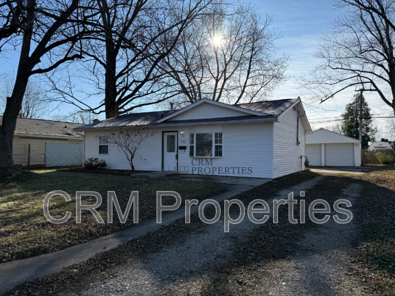 925 Danbury Dr - Photo 2 of 23