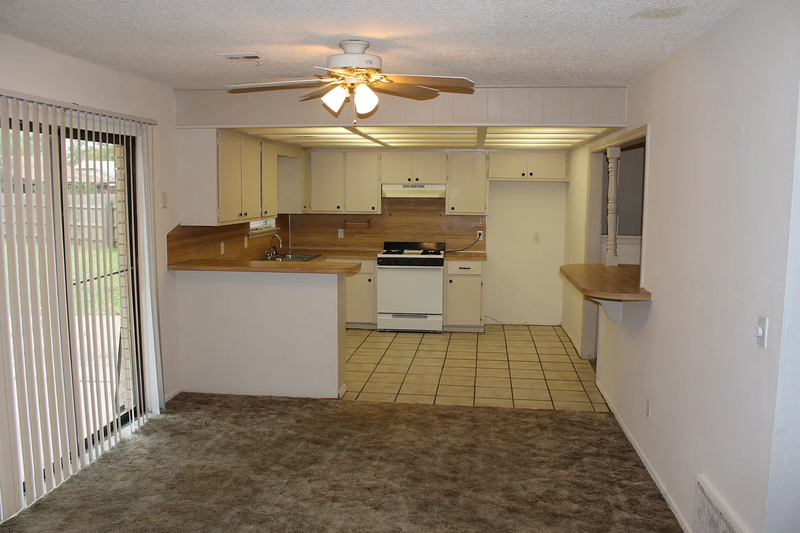 704 W 20th St - Photo 3 of 16