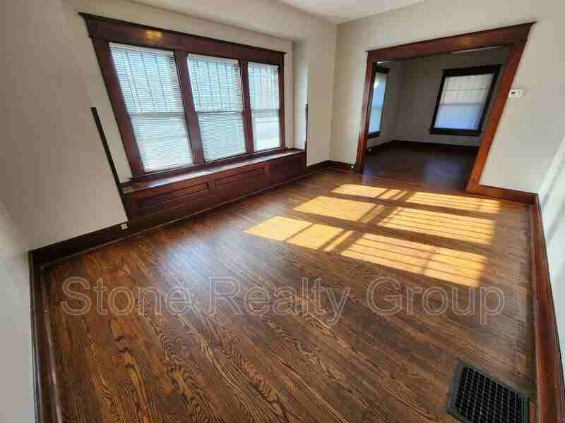 2415 N 11th St - Photo 3 of 8