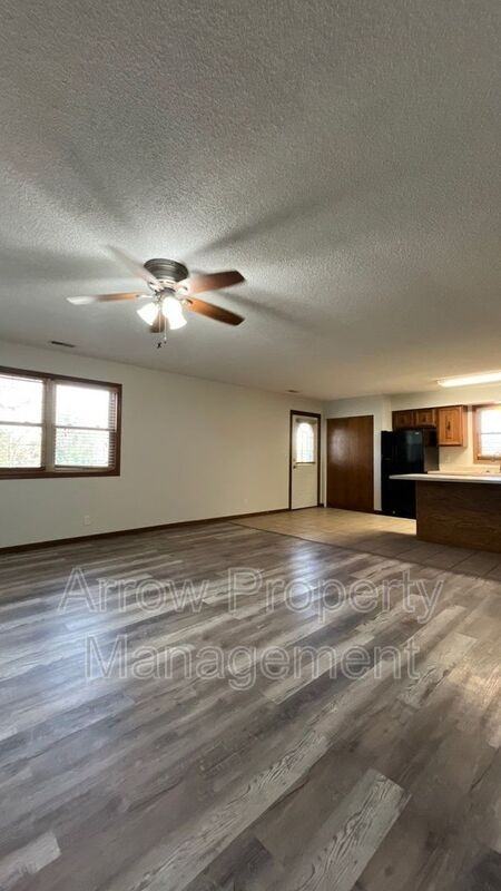 1117 Sw - Photo 2 of 17