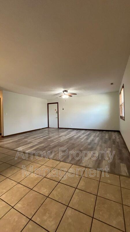 1117 Sw - Photo 3 of 17