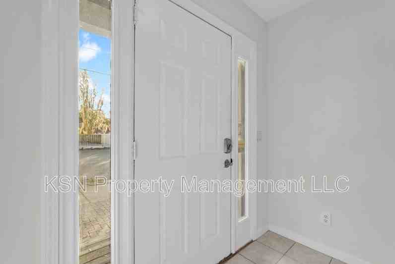 8 E 33rd St #B - Photo 4 of 22