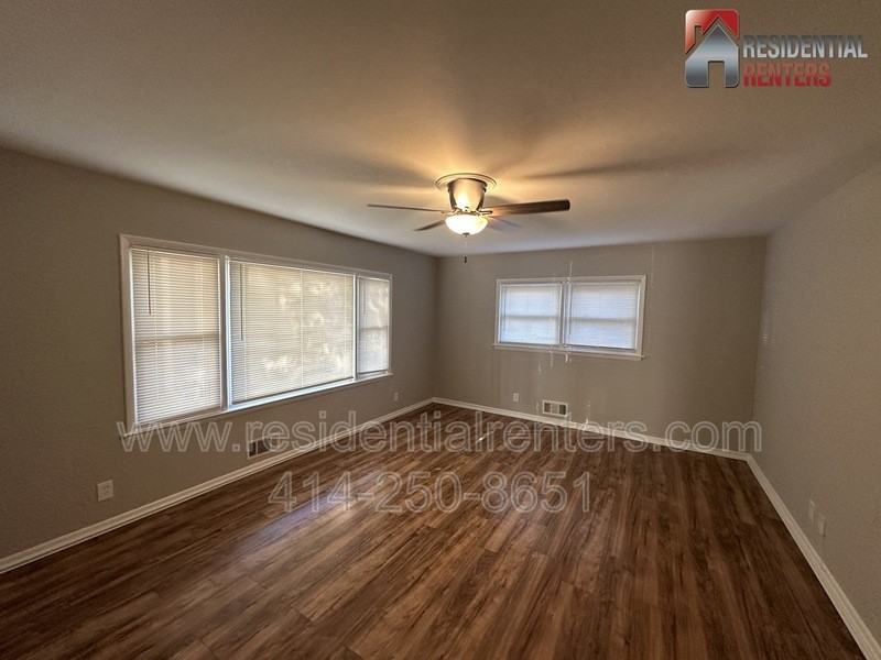 4568 N 46th St - Photo 2 of 15