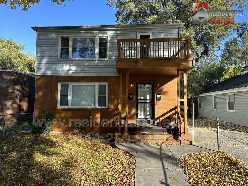 4568 N 46th St - Photo 3 of 15