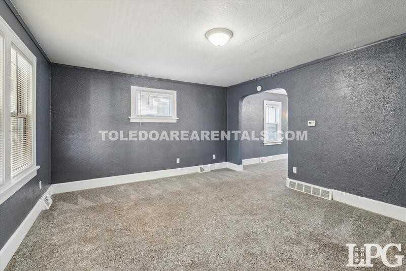 2040 Berkshire Pl - Photo 3 of 28