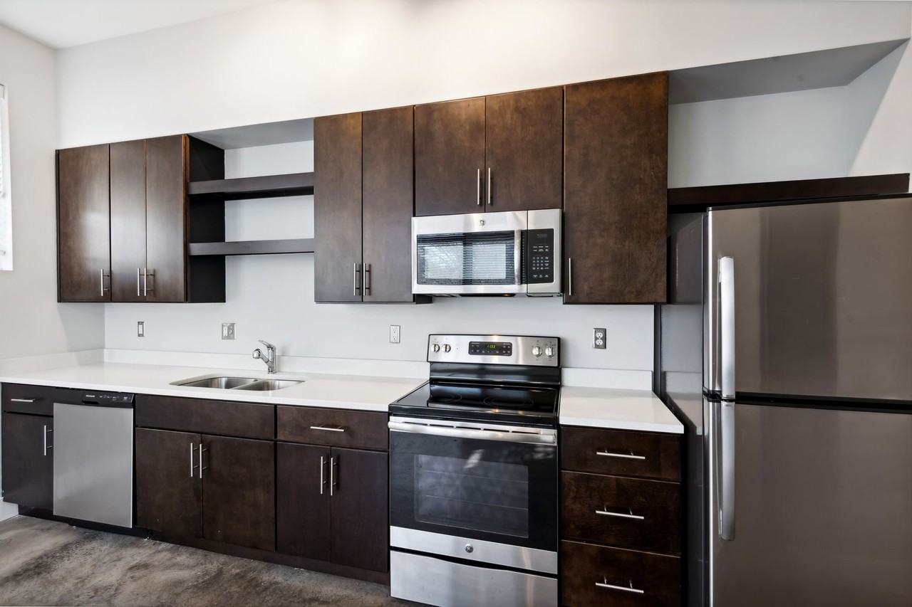 The Phoenix on 51st - Photo 2 of 17