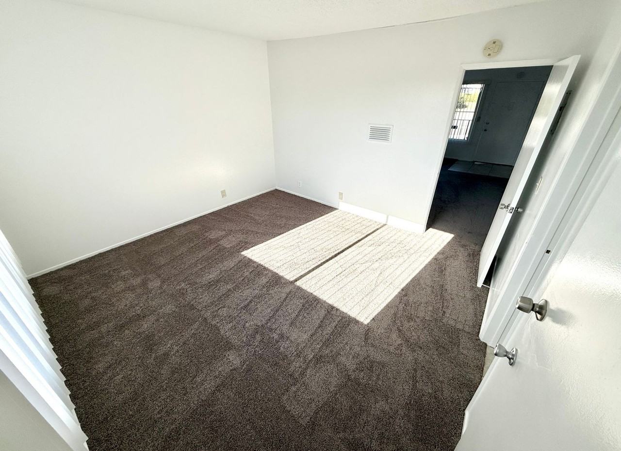 Redondo Apartments - Photo 6 of 10