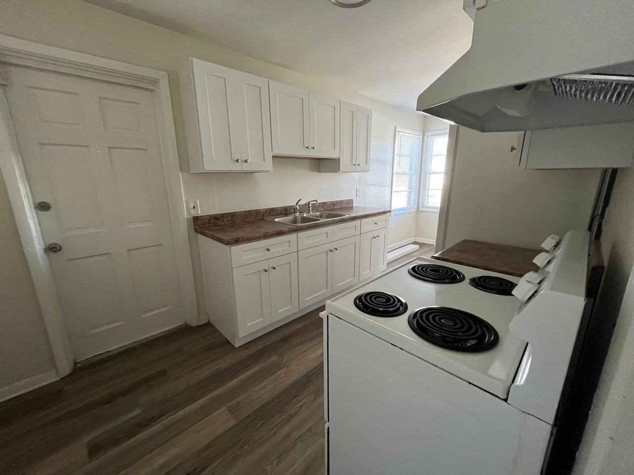 1616 Brockett Ave - Photo 5 of 13