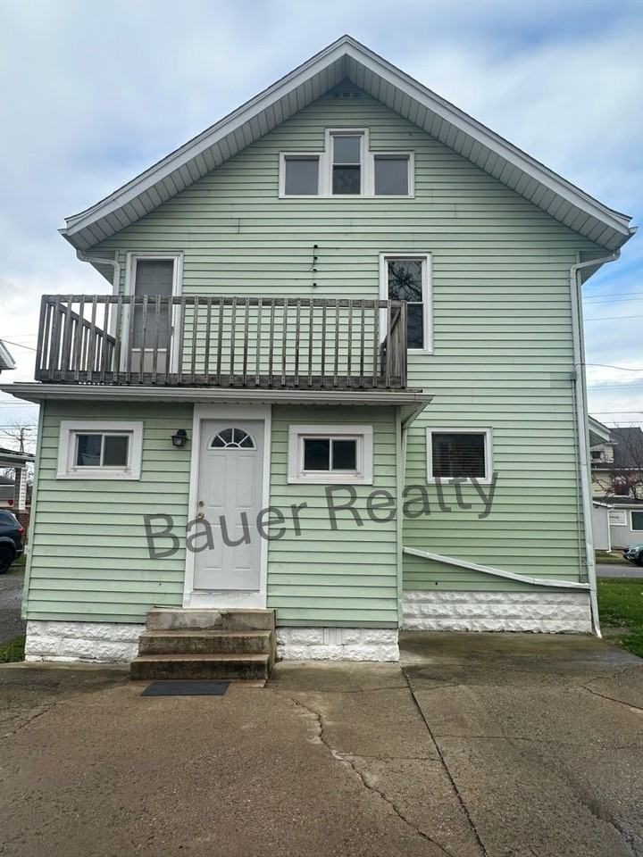 433 E Main St - Photo 2 of 25